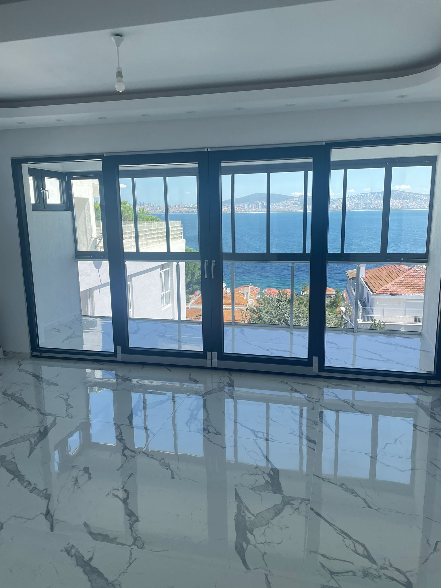 Kınalıada Deniz Manzaralı 4 Katlı Yenilenmiş Bina – Her Kata Özel Bahçeli - Görsel 3