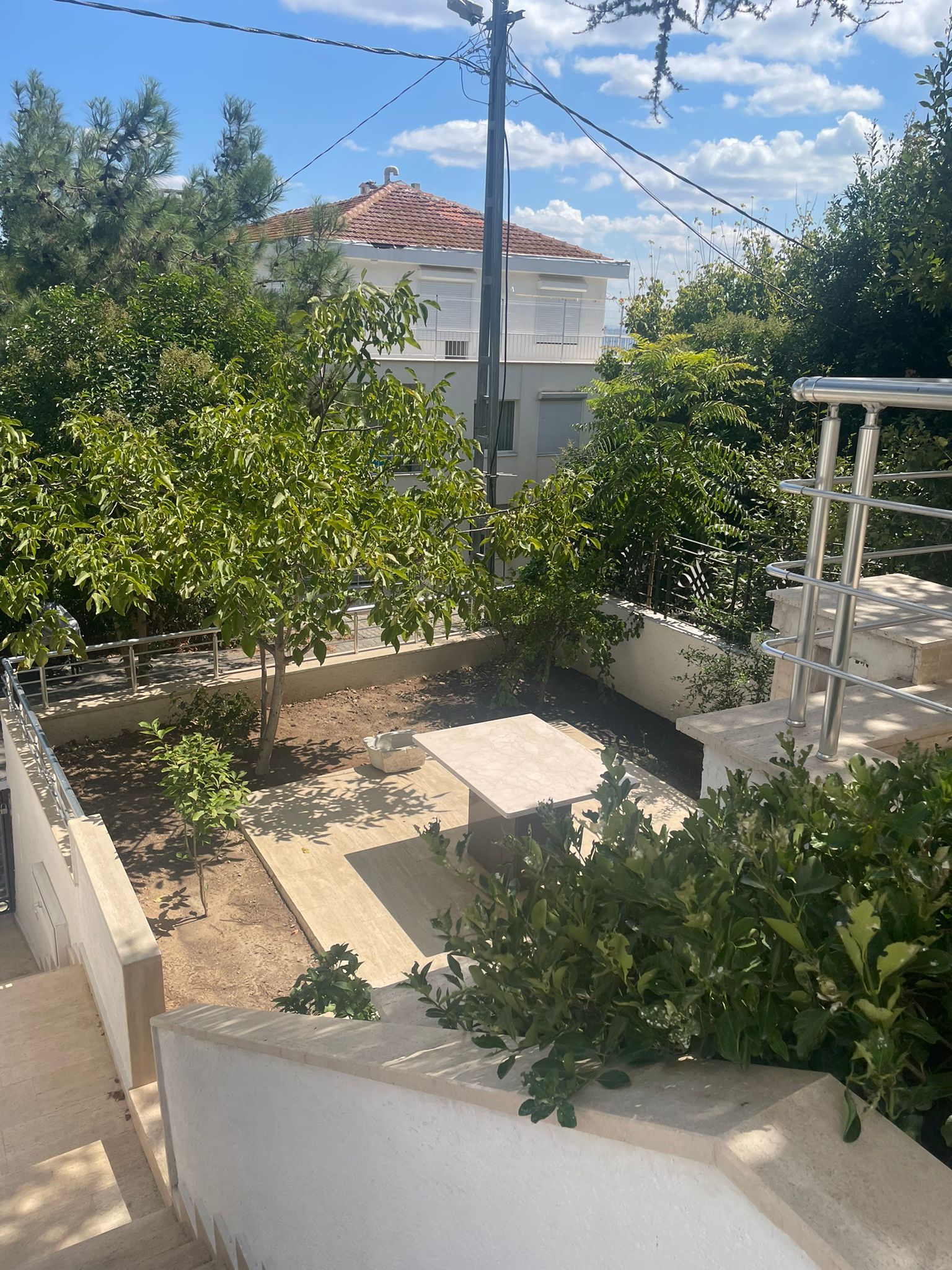 Kınalıada Deniz Manzaralı 4 Katlı Yenilenmiş Bina – Her Kata Özel Bahçeli - Görsel 5